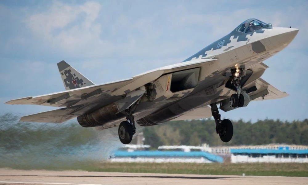Ισοπεδώνει τα πάντα! Ρωσικά υπερμαχητικά Su-57 κτυπούν από ψηλά ενώ σμήνη ελικοπτέρων Mi-28 και Ka-52 πυροβολούν στόχους (αποκλειστικά Βίντεο)